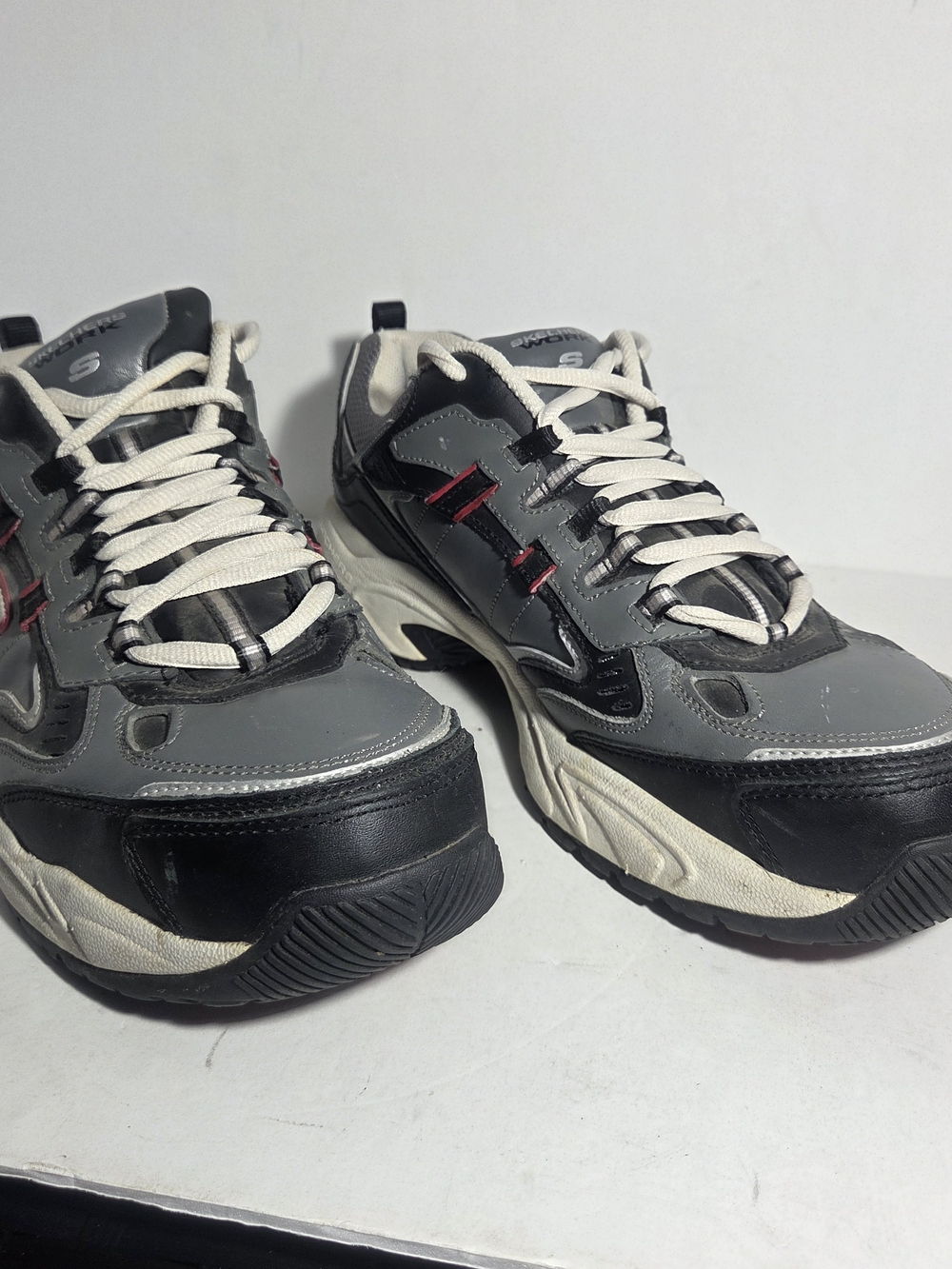 Skechers Work Men's Size 11 Steel Toe Shoes Gray Black Red Safety Sneakers 76770